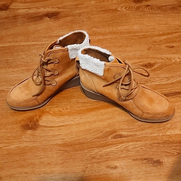 Mad Love Boots - Picture 2 of 6